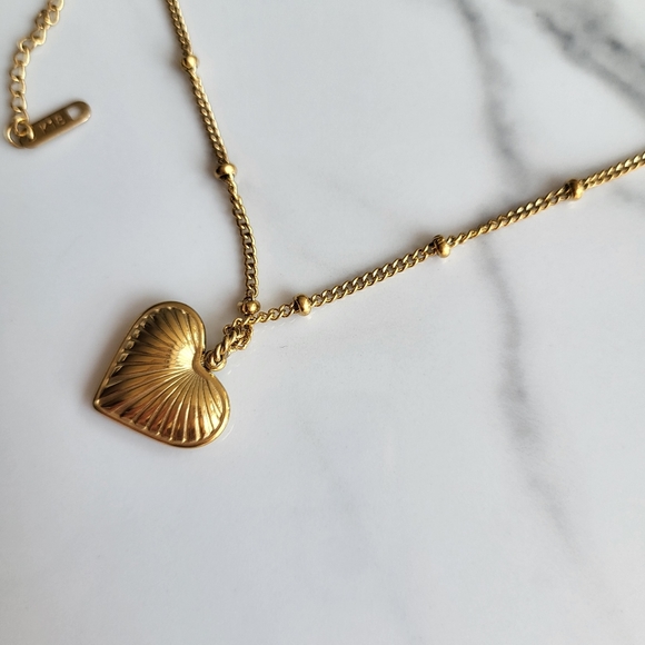 18K Gold Plated Love Heart Pendant with Dainty Gold Chain - Picture 4 of 6